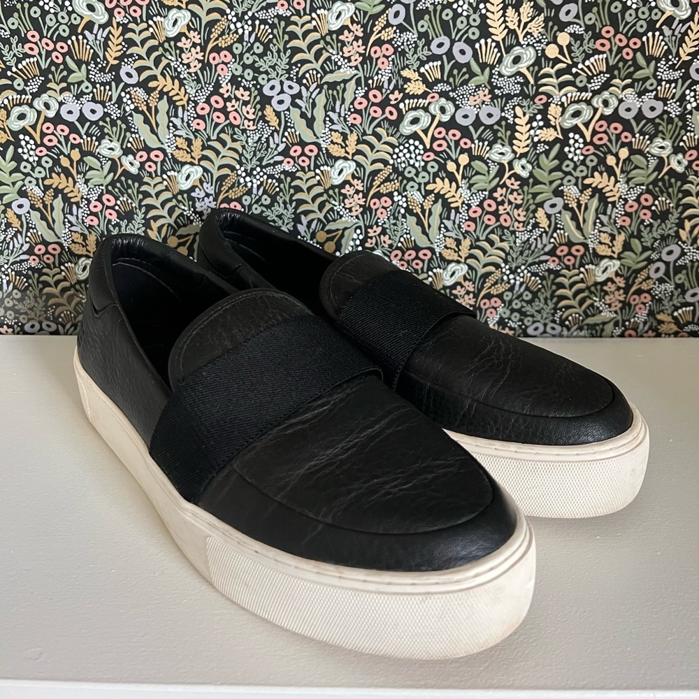 Ugg Women’s Chayze slip-on leather sneaker